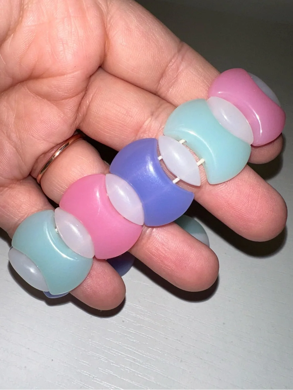 Vtg 80s Avon Pastel Parfait Jewelry Set - Picture 3 of 6